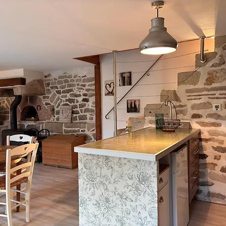 Hébergement de vacances De La Forge Au Valdajol Maison De Caractère Le Val-dʼAjol